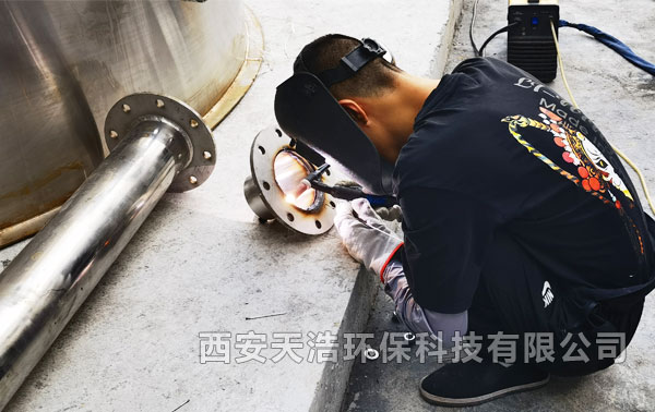 湖北咸豐縣30噸/小時農(nóng)村生活飲水不銹鋼一體化凈水設備安裝調(diào)試項目